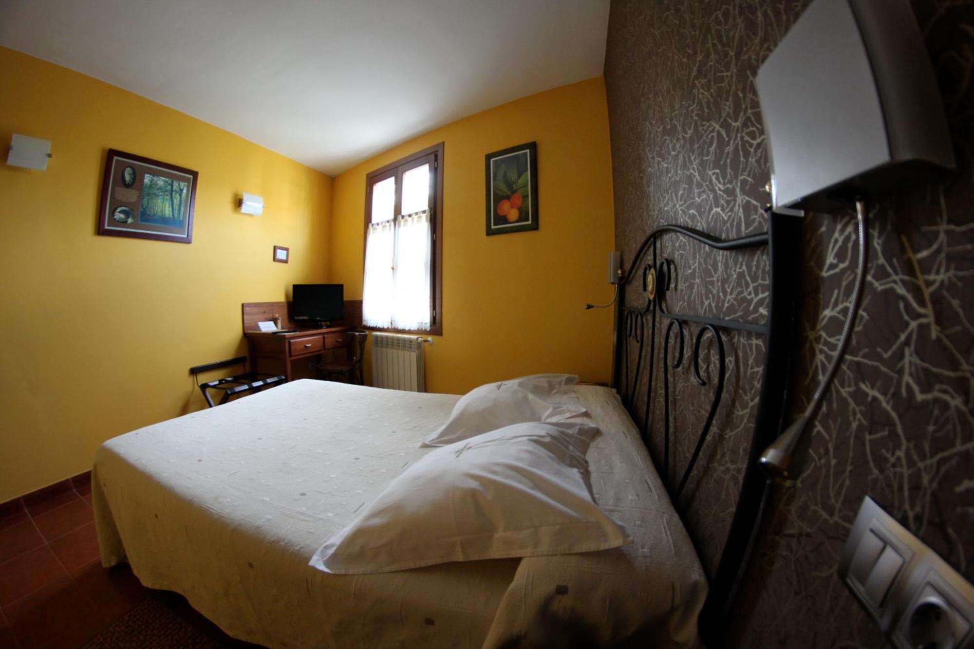 Hotel Rural Cuartamenteru Poo De Llanes Eksteriør bilde