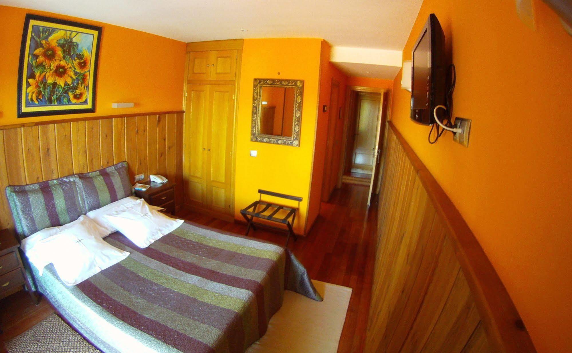 Hotel Rural Cuartamenteru Poo De Llanes Eksteriør bilde