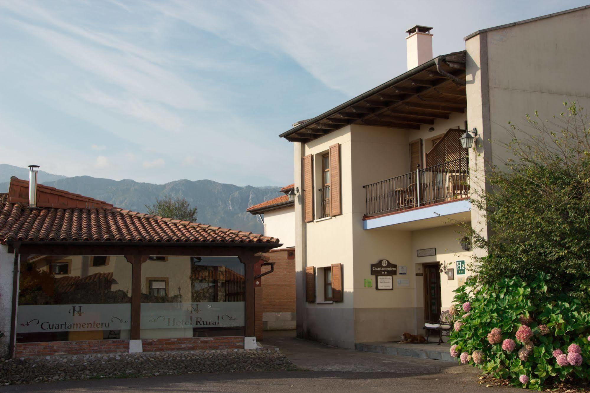Hotel Rural Cuartamenteru Poo De Llanes Eksteriør bilde